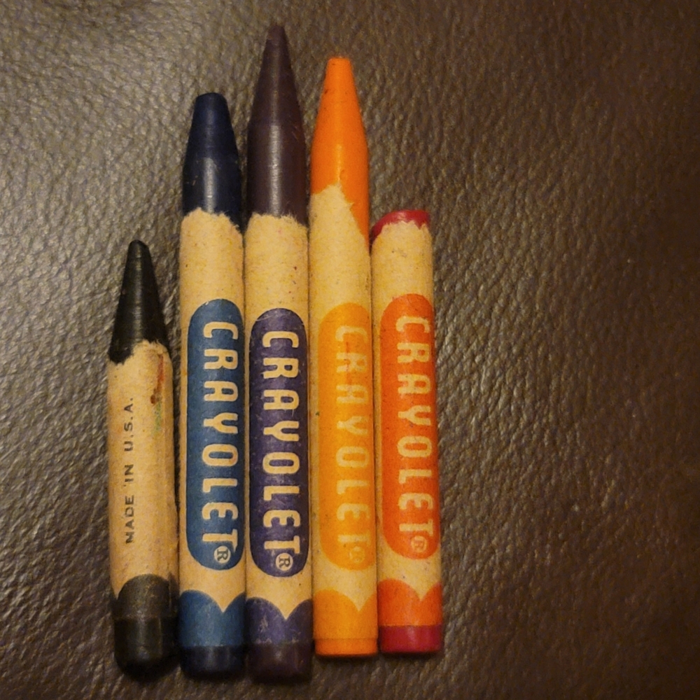 5 Crayola Crayons with the CRAYOLET label from the 1970's black blue red orange